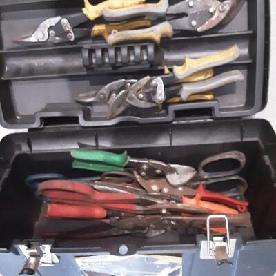 lot 89 - Tool box, 12 tools - Snips, scissors, Etc 