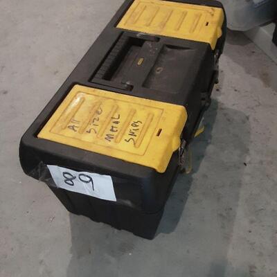 lot 89 - Tool box, 12 tools - Snips, scissors, Etc 