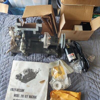 lot 95 - Key machine, accessories as shown in phot