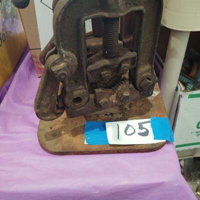 lot 105 - Bumper mount vices(2)