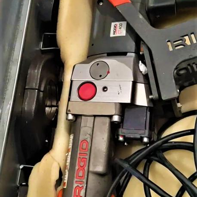 lot  144 - RIdgid ProPress System CT400 Crimping Tool/jaws in metal carry case