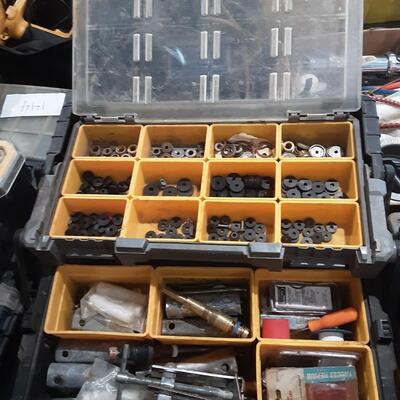 lot 154 - 3 Organizers and contents