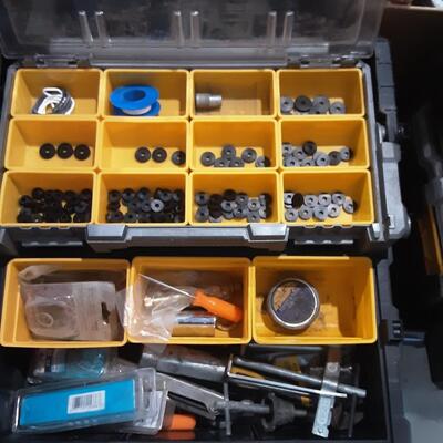 lot 154 - 3 Organizers and contents