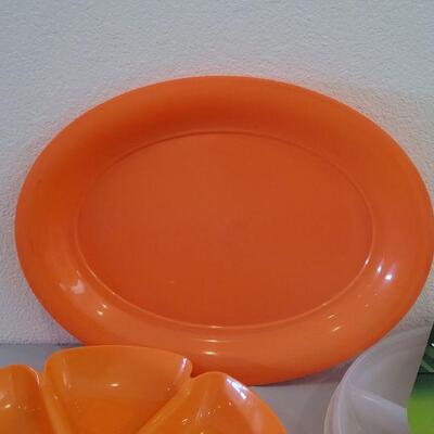 Lot 14: Plastic Serving Dishes