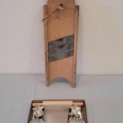 Lot 15: Vintage Slicer and Vintage Small Child Size Baking Set