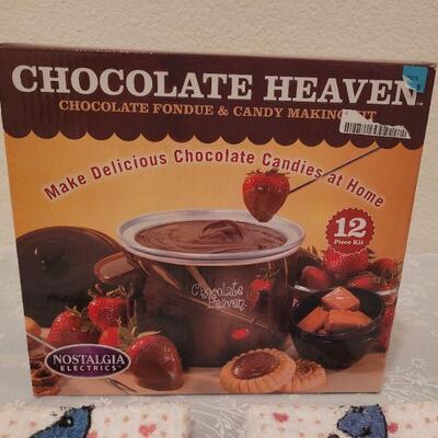 Lot 18: Chocolate Fondue Pot & Chocloasurus Handtowels