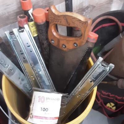 lot 206 - Bucket of asstd tools