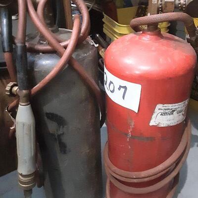 lot 207 Acetylene oxygen tank outfit - empty