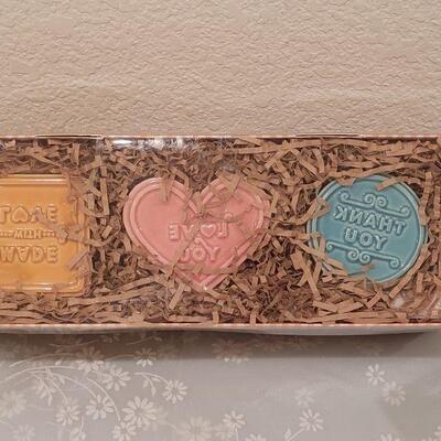 Lot 21: New Chalkboard Recipe Box, Cookie Presses, Table Confetti and Vintage Third Quart Milk Bottle
