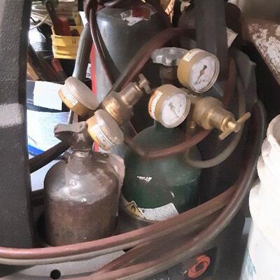 lot 209 Acetylene oxygen tank outfit - empty