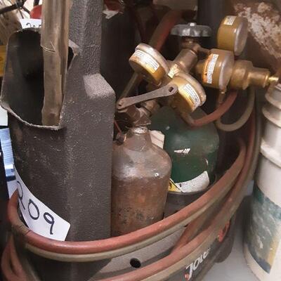 lot 209 Acetylene oxygen tank outfit - empty
