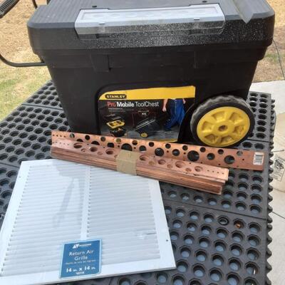 lot 238 - Stanley Mobile ToolChest and contents