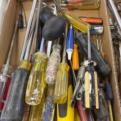 832-Large LOT of Misc Screwdrivers