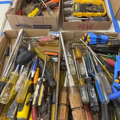 832-Large LOT of Misc Screwdrivers