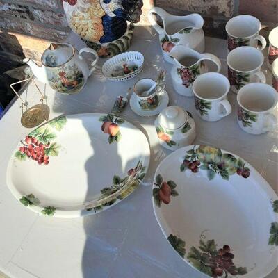 lot 283 - Dishes as shown