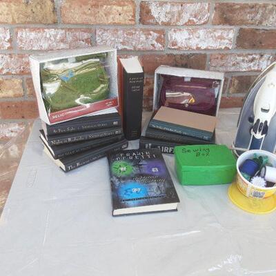 lot 285 - Box of household items as shown