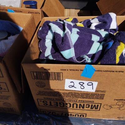 lot 289 -Box of household items 