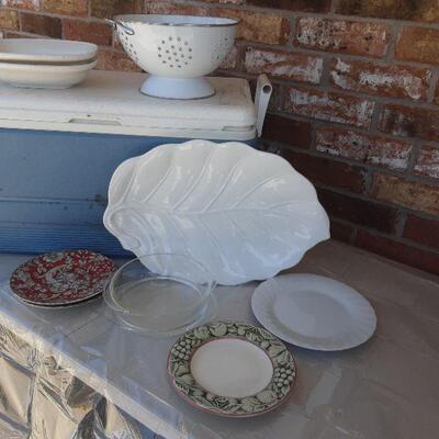 lot 304 - Cooler full of dishes
