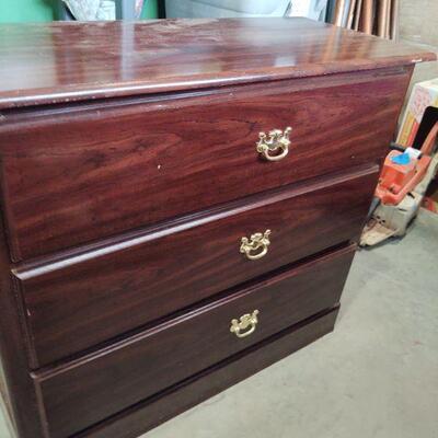 lot 307 - 3 drawer chest