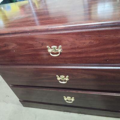 lot 307 - 3 drawer chest