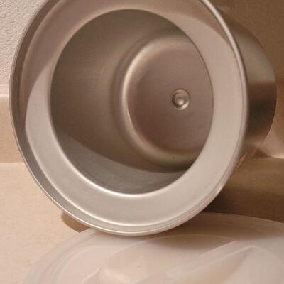 Lot 25: New Frozen Cold Storage Inner Fluid Lined Container 