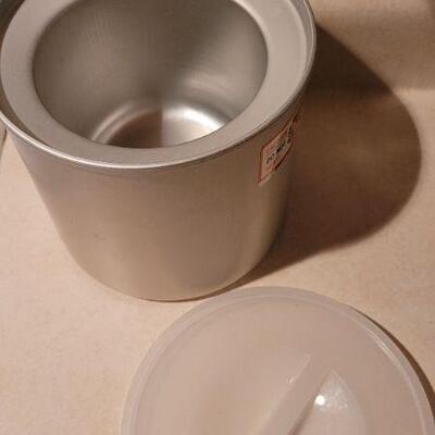 Lot 25: New Frozen Cold Storage Inner Fluid Lined Container 