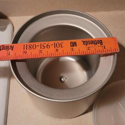 Lot 25: New Frozen Cold Storage Inner Fluid Lined Container 