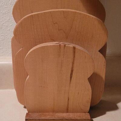 Lot 34: Assorted Wood Toast Theme Hot Plates 