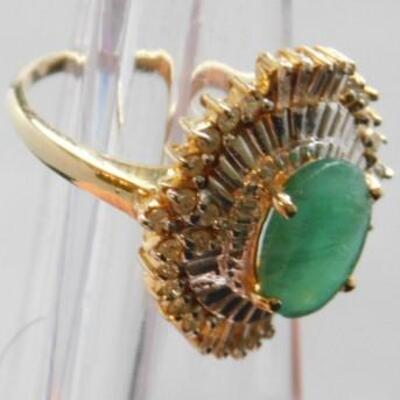 14 Kt Gold Lady's Emerald Ring with Baguette Diamonds ..42 CTW 4 grams