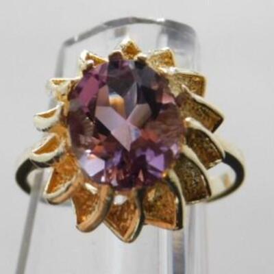 14 KT Gold Lady's Amethyst Ring 4 grams