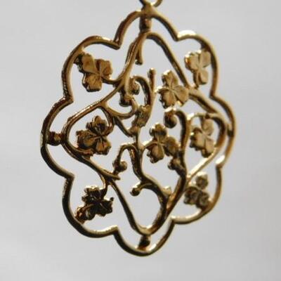 14 KT Gold Floral Filigree Pendant 3.3 grams