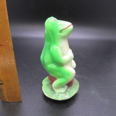 Pair of Frog Salt & Pepper Shakers