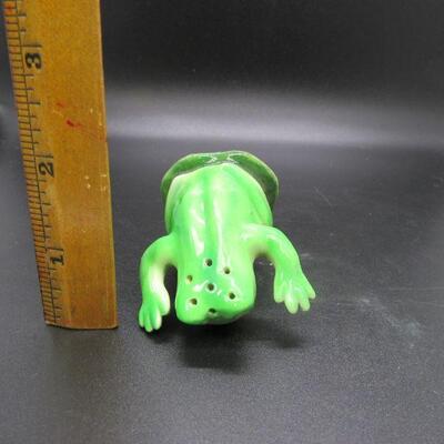 Pair of Frog Salt & Pepper Shakers