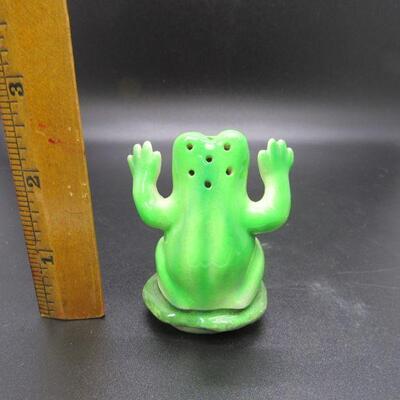 Pair of Frog Salt & Pepper Shakers