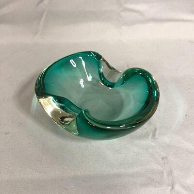 Lot 14 - Small Green Art Glass Bowl