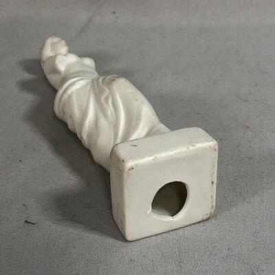 Lot 17 - Small Venus de Milo Figurine