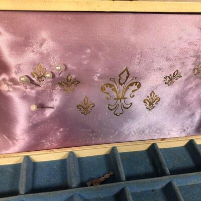 Lot 25 - Vintage Dresser Jewelry Box