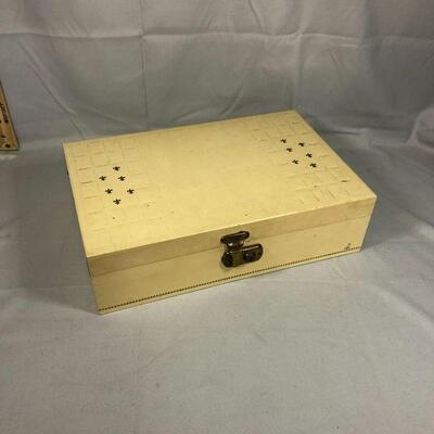 Lot 25 - Vintage Dresser Jewelry Box