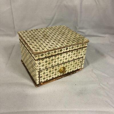 Lot 26 - Colgate and Company Perfumers Box