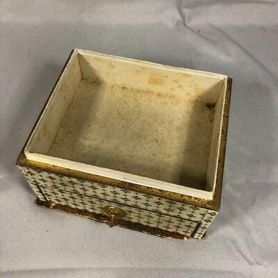 Lot 26 - Colgate and Company Perfumers Box