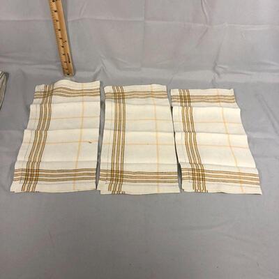 Lot 28 - Vintage Tablecloth and Napkins
