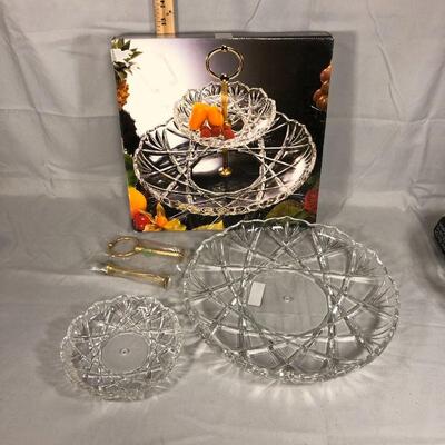Lot 44 - Mikasa Roxborough Two-Tier Serving Piece