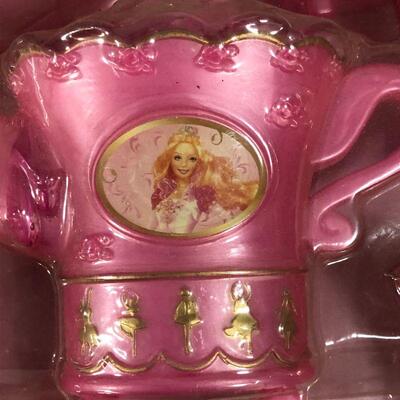 Lot 48 - Pretty Tea Set