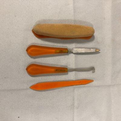 Lot 79 - Vintage Manicure Set