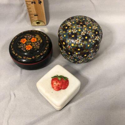 Lot 89 - (8) Trinket Boxes
