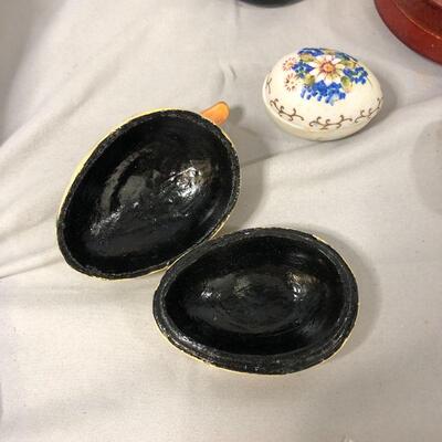 Lot 89 - (8) Trinket Boxes