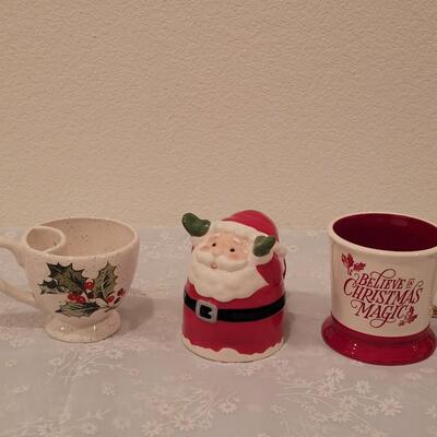 Lot 194: Christmas Coffee Cup Lot 