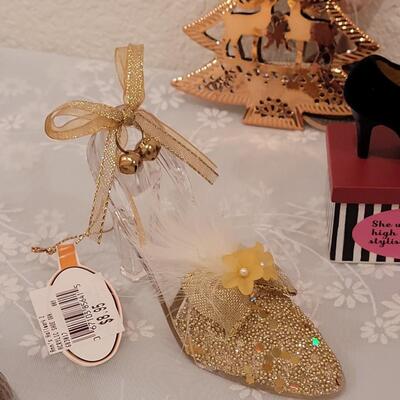 Lot 216: Christmas Ornament and Snowwoman Lot