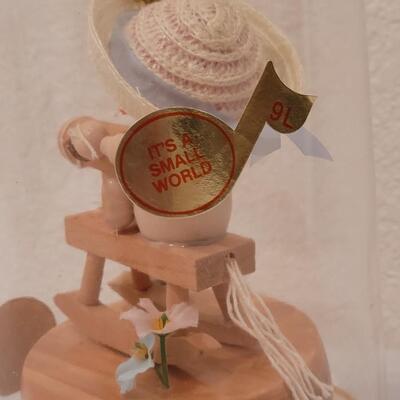 Lot 279: Vintage Melodies Music Box