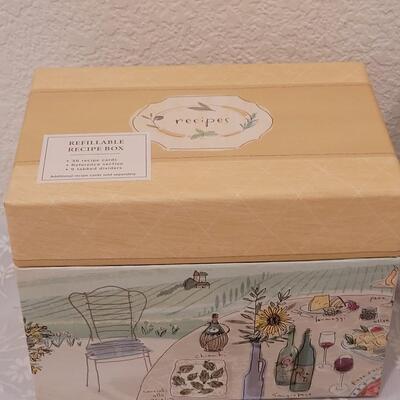 Lot 280: Recipe Box, Magnets, Martha Stewart 4-1 tool, Deco and Scoop 
